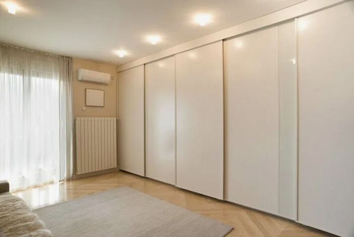 Best Colors and Finishes for Your Sliding Wardrobe in 2025